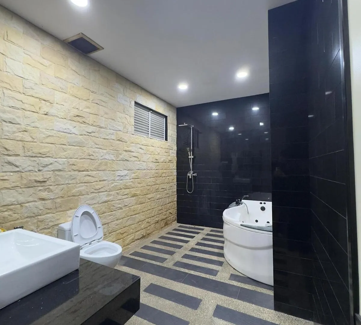Flower Villa Taman Mount Austin For 16 Pax Johor Bahru Malaysia