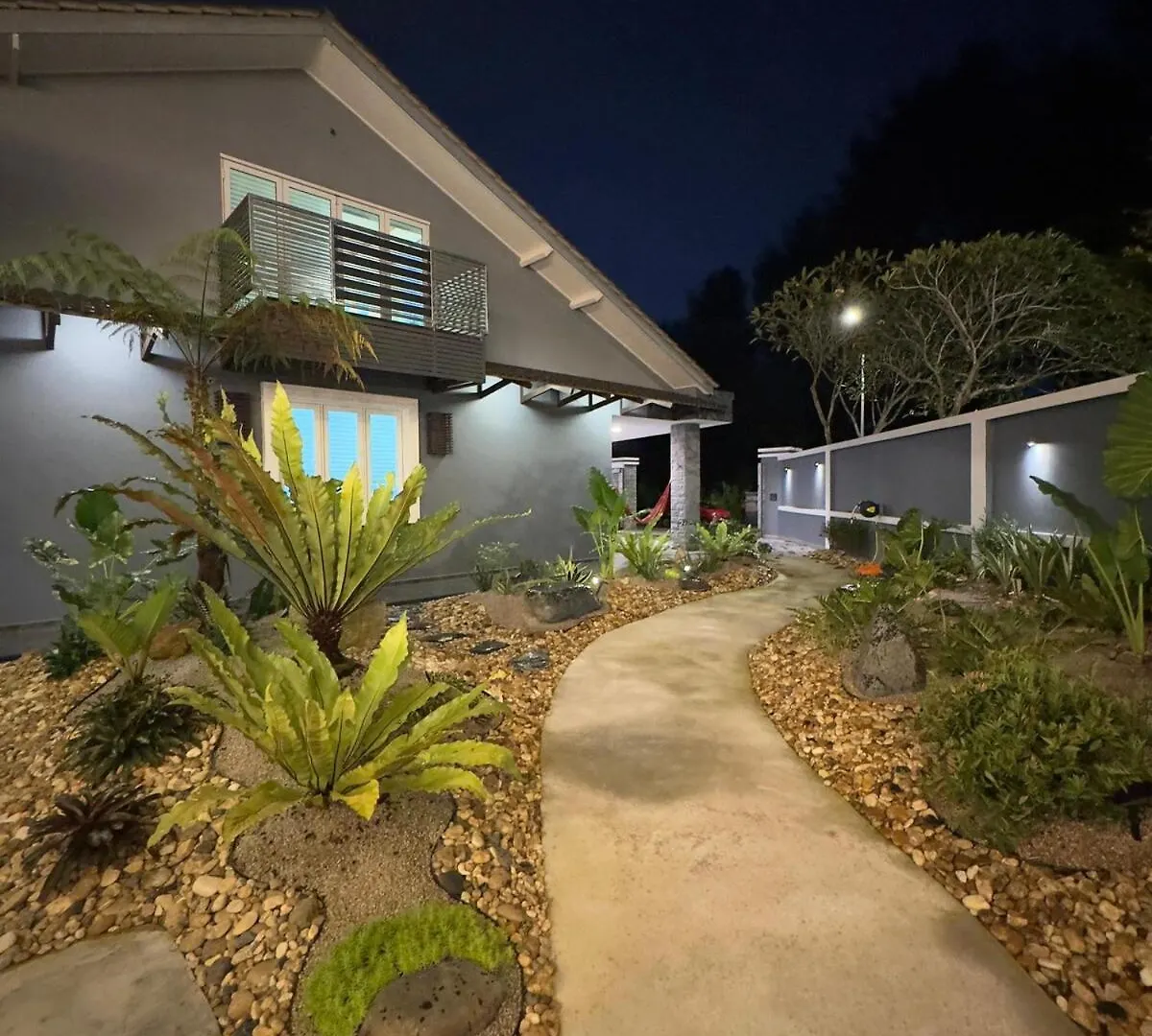 Flower Villa Taman Mount Austin For 16 Pax Johor Bahru
