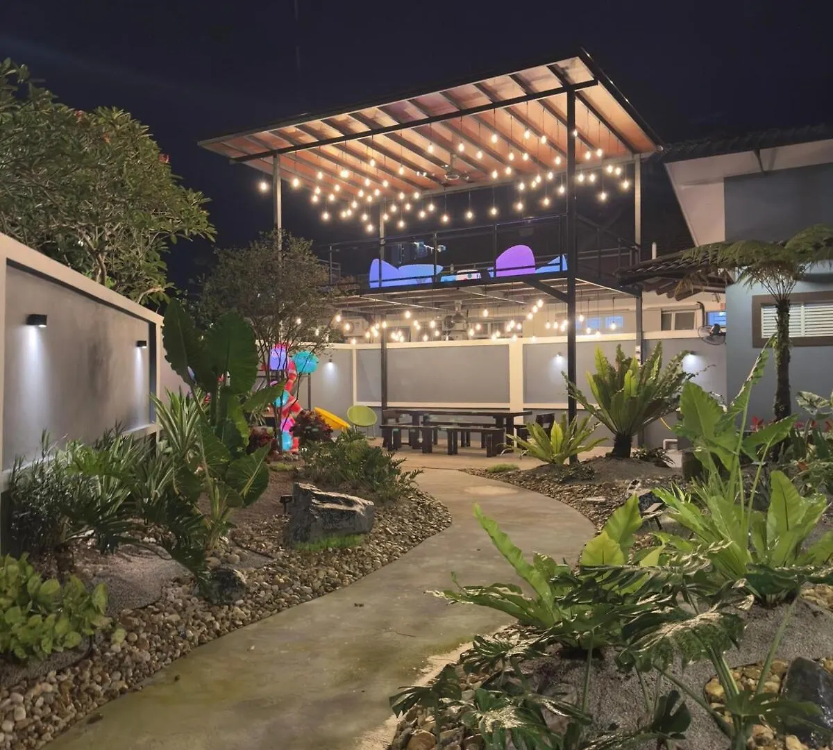 Flower Villa Taman Mount Austin For 16 Pax Johor Bahru
